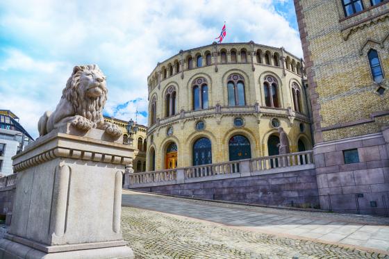 Bilde av Stortinget, den norske nasjonalforsamlingen.