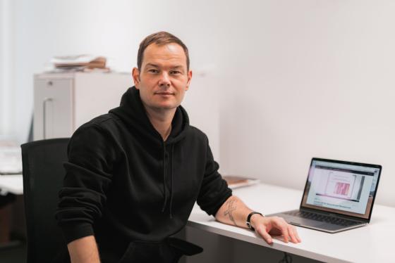 Portrettbilde av Jon Martin Larsen, stipendiat ved Høyskolen Kristiania