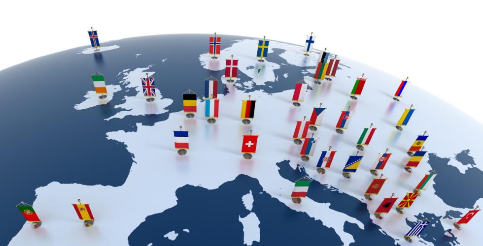 Illustrasjon av europeiske land markert med flagg